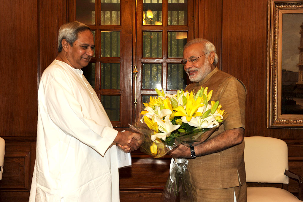 ओडिशा के मुख्यमंत्री श्री नवीन पटनायक 02 जून, 2014 को नई दिल्ली में प्रधानमंत्री श्री नरेंद्र मोदी से मुलाकात करते हुए