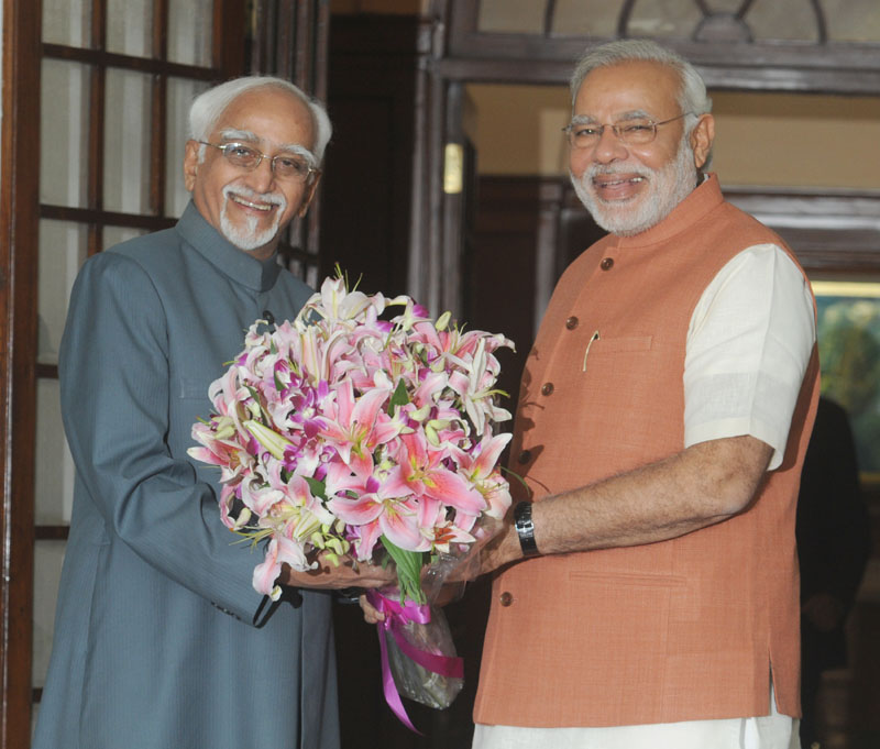 प्रधान मंत्री श्री नरेंद्र मोदी से 01 जून, 2014 को नई दिल्ली में मुलाकात करते हुए उप राष्ट्रपति श्री मोहम्मद हामिद अंसारी