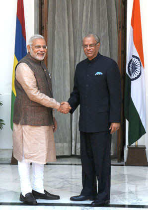The Prime Minister, Shri Narendra Modi with the Prime Minister of Mauritius, Dr. Navinchandra Ramgoolam, in New Delhi on May 27, 2014