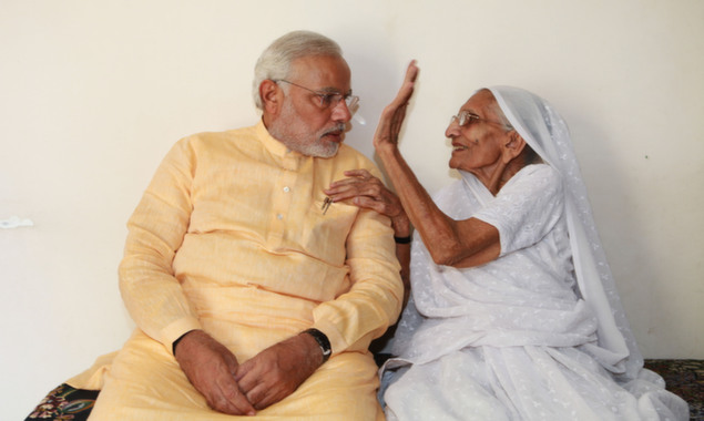 Narendra Modi Seeks Blessings of his Mother