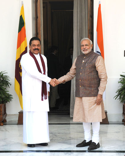 The Prime Minister, Shri Narendra Modi with the President of the Democratic Socialist Republic of Sri Lanka, Mr. Mahinda Rajapaksa, in New Delhi on May 27, 2014