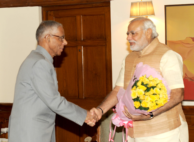 पश्चिम बंगाल के राज्&zwj;यपाल श्री एम. के. नारायणन ने 07 जून 2014 को नई दि&zwj;ल्&zwj;ली में प्रधानमंत्री श्री नरेंद्र मोदी से मुलाकात की।
