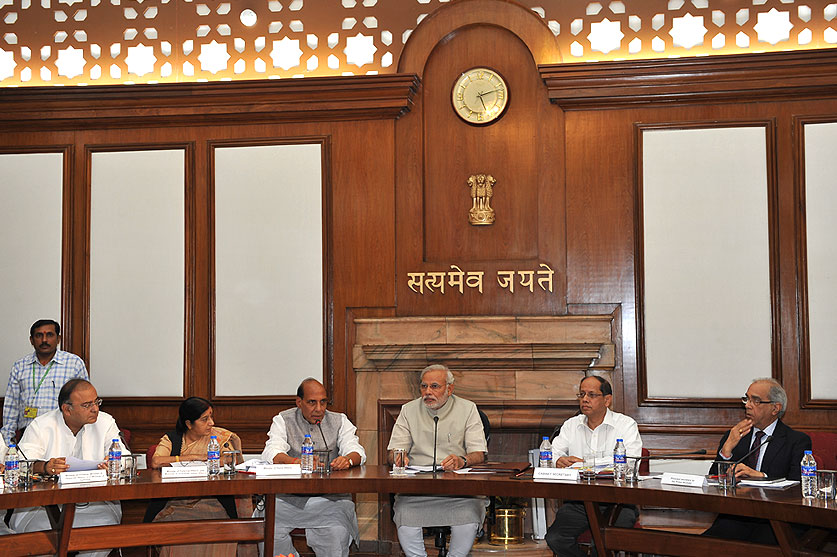 प्रधानमंत्री श्री नरेंद्र मोदी एनडीए की पहली कैबिनेट बैठक की अध्यक्षता करते हुए