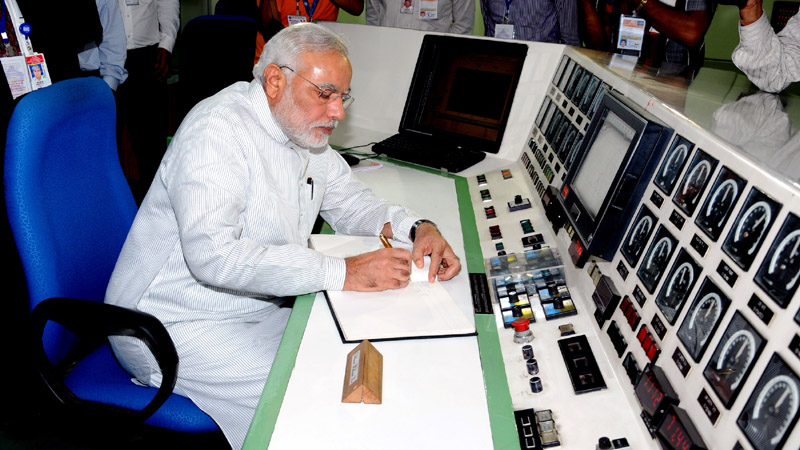 The Prime Minister, Shri Narendra Modi signing the visitors' book, during his visit at the Bhabha Atomic Research Centre (BARC), in Mumbai on July 21, 2014