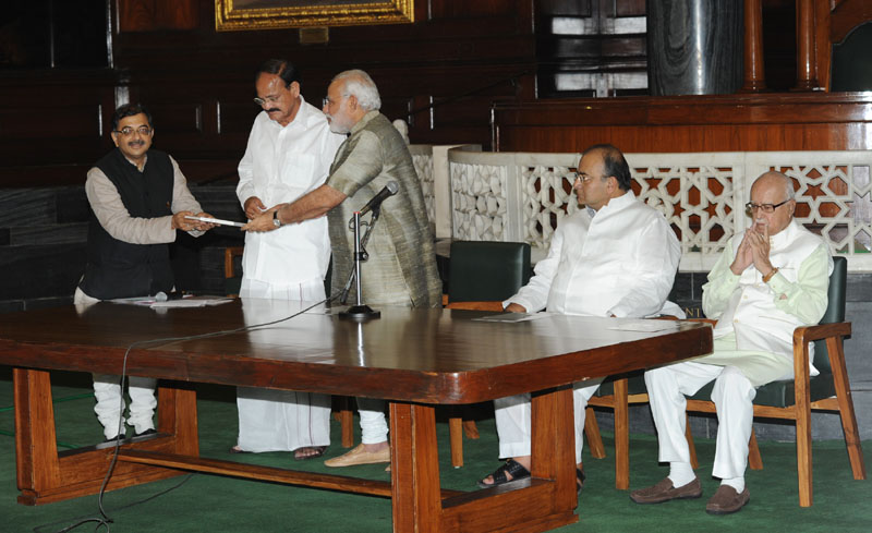 Shri Tarun Vijay, Member of Parliament, presenting a book on Prime Minister, Shri Narendra Modi, published in Chinese language, to the Prime Minister, Shri Narendra Modi, in Central Hall of Parliament, on 22 July 2014