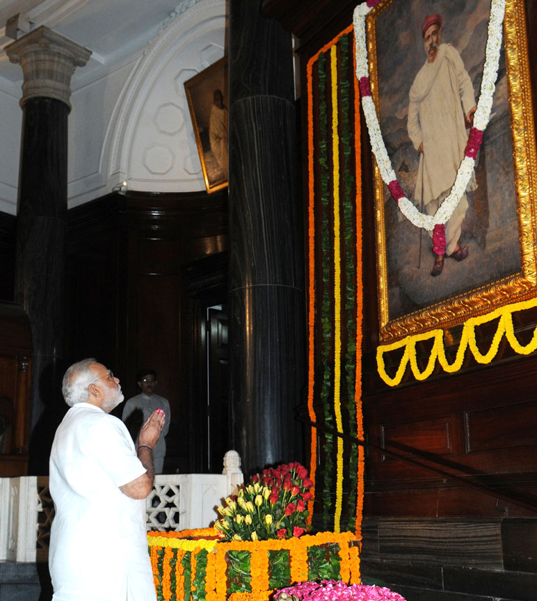 The Prime Minister, Shri Narendra Modi paying floral tributes to Lokmanya Bal Gangadhar Tilak on his birth anniversary, at Parliament House, in New Delhi on July 23, 2014