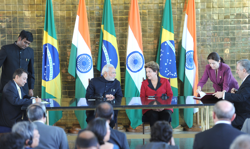 The Prime Minister, Shri Narendra Modi and the President of Brazil, Ms. Dilma Rousseff at the signing ceremony following their meeting, on the margins of the Sixth BRICS Summit, in Brasilia, Brazil on July 16, 2014