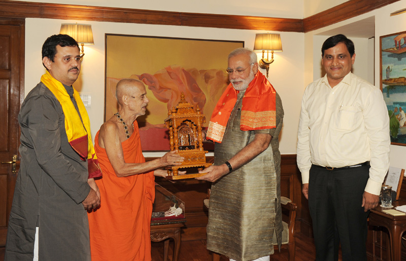 HH Sri Vishvesha Tirtha Swamiji of Pejawar Mutt calls on the Prime Minister, Shri Narendra Modi, in New Delhi on July 22, 2014