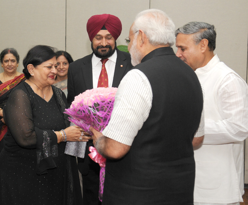 The Prime Minister, Shri Narendra Modi at a farewell dinner hosted by him in honour of the Outgoing Chief of Army Staff, General Bikram Singh and Smt. Bubble Singh, on July 26, 2014