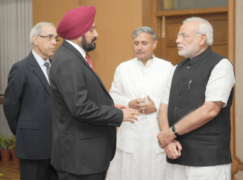 The Prime Minister, Shri Narendra Modi at a farewell dinner hosted by him in honour of the Outgoing Chief of Army Staff, General Bikram Singh and Smt. Bubble Singh, on July 26, 2014