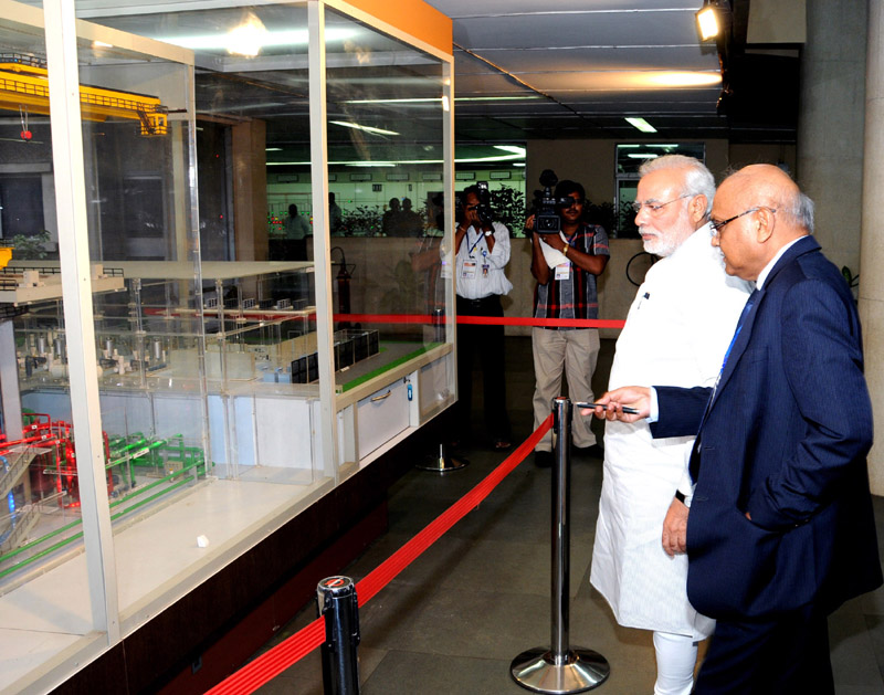 The Prime Minister, Shri Narendra Modi going around the Bhabha Atomic Research Centre (BARC), in Mumbai on July 21, 2014