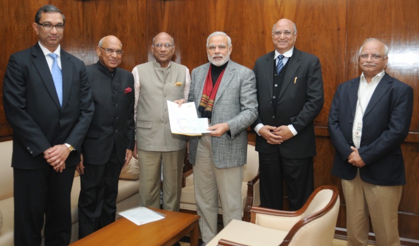 Dainik Jagran CMD calls on PM, presents demand drafts worth Rs. 4 ...