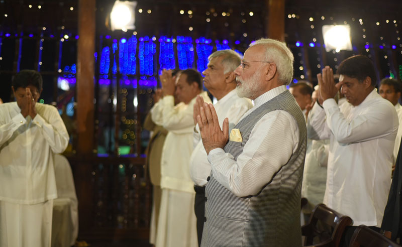 PM arrives in Colombo, visits Seema Malaka Temple