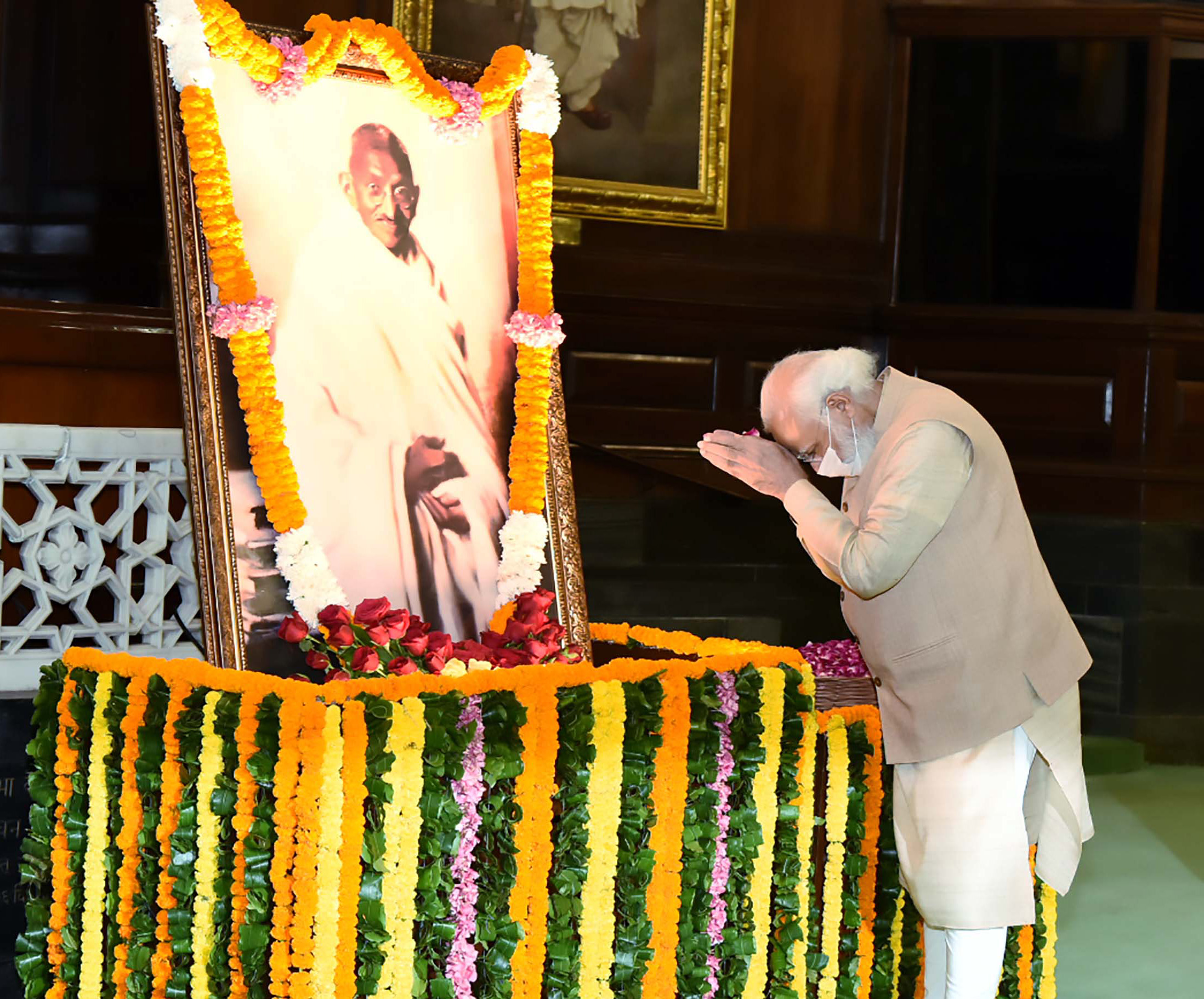 Pm Pays Tributes To Mahatma Gandhi On His 152nd Birth Anniversary At Parliament House In New