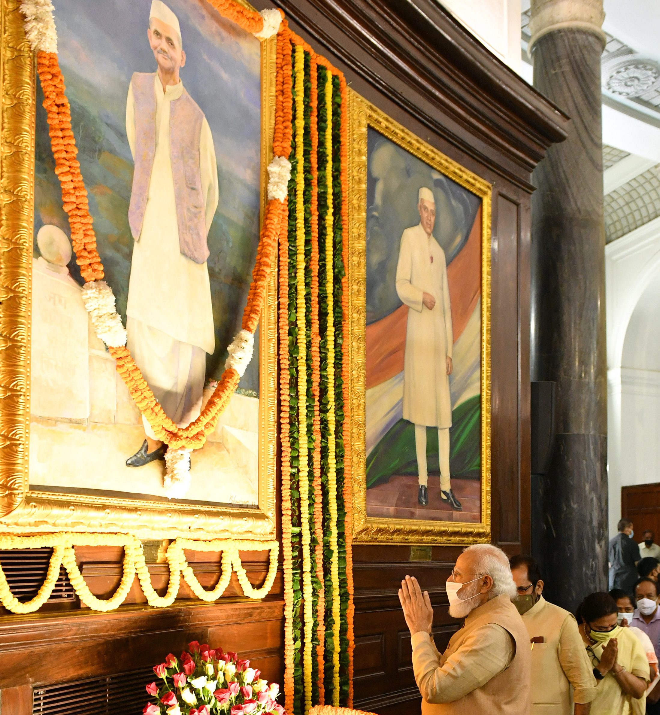 Pm Pays Tributes To The Former Pm Shri Lal Bahadur Shastri At Parliament House In New Delhi 4945