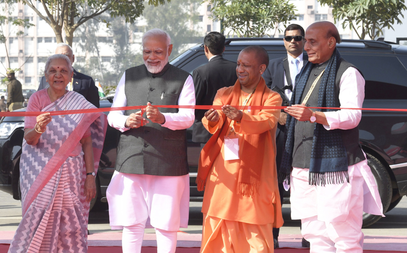 PM Inaugurates Uttar Pradesh Global Investors Summit 2023 In Lucknow ...