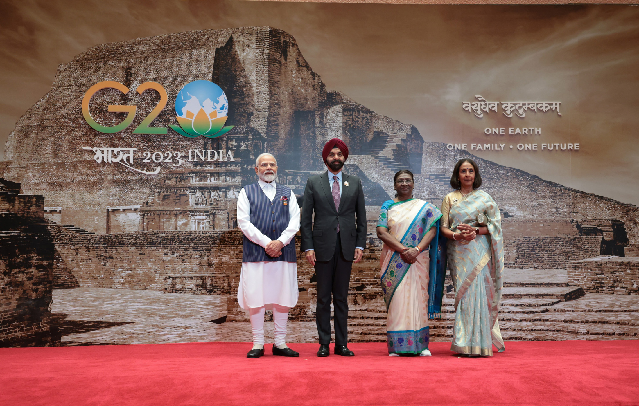 The President and PM welcomes the World leaders for gala dinner at ...