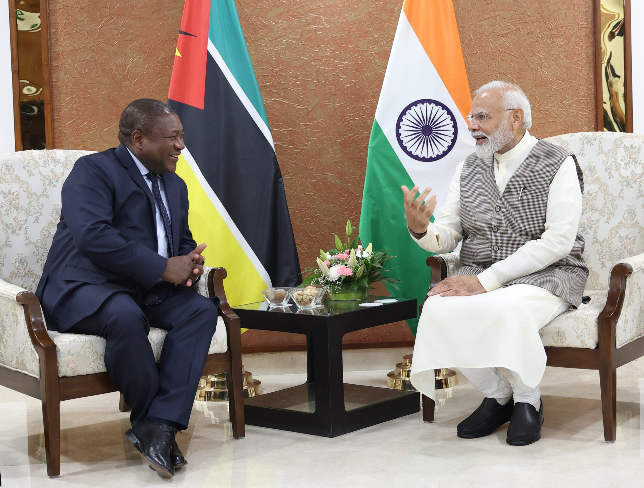 PM meets President of the Republic of Mozambique on the sidelines of