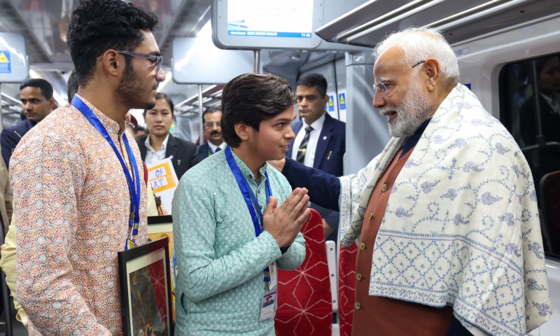 নমো ভারত ট্রেনে সাহিবাবাদ আরআরটিএস স্টেশন থেকে নিউ অশোকনগর আরআরটিএস স্টেশন পর্যন্ত সফরকালে ছাত্রছাত্রী ও লোকো পাইলটদের সঙ্গে একান্ত আলাপচারিতায় প্রধানমন্ত্রী