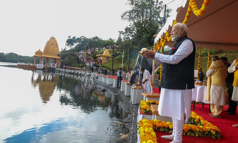 પ્રધાનમંત્રીએ ગંગા તળાવની મુલાકાત લીધી